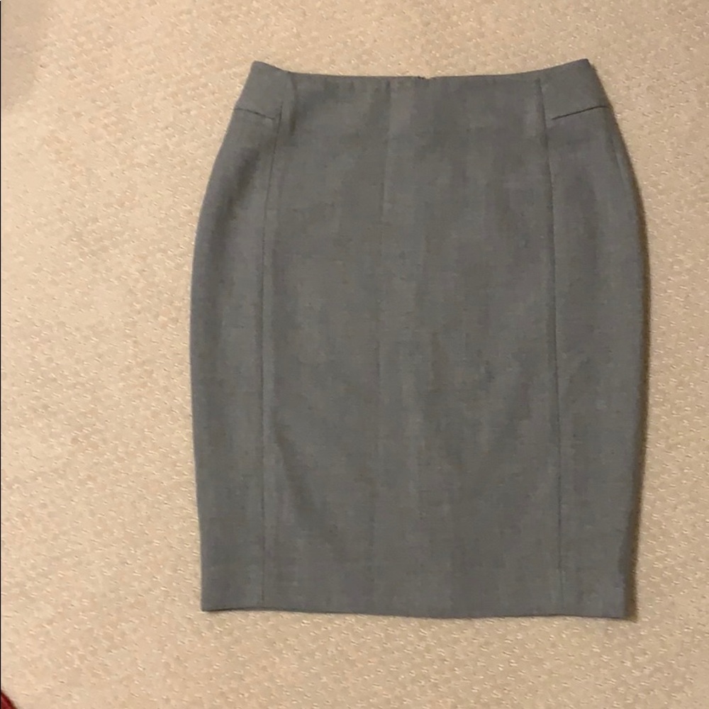 Very feminine grey skirt. Loft Size 2 w/ tags